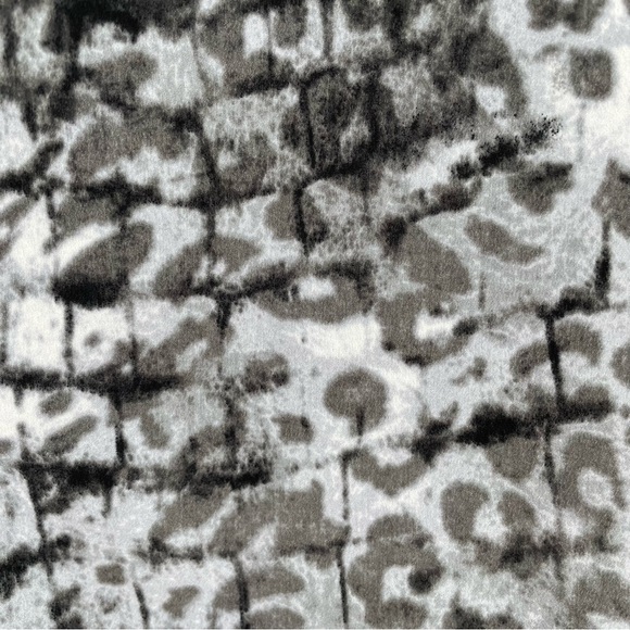 Chico’s Button Up Black/Gray Animal Print Blouse - US Sz XL/16 / Chico's Sz 3 - Picture 11 of 13